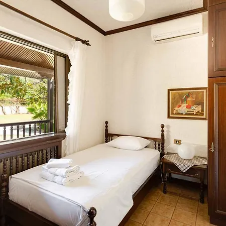 Malt Beachfront Villa Mola Kalyva