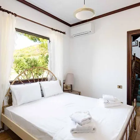 Malt Beachfront Villa Mola Kalyva